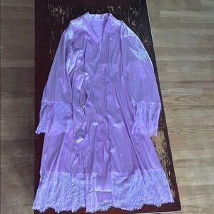 Mentionables Satin and Lace Robe Lavender Medium NWOT